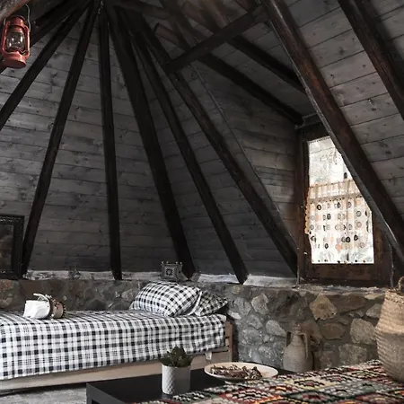 Happy Glamping Madonie Luxe tent Polizzi Generosa